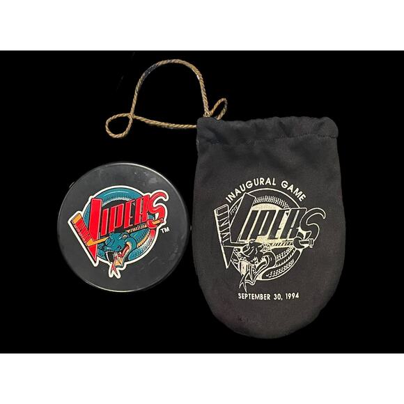 Vintage Detroit Vipers September 30 1994 Inaugural Game Hockey Puck with Bag - Picture 1 of 5